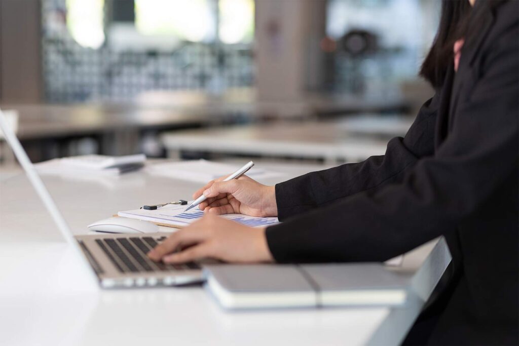 How to Write a Job Description That Attracts the Right Talent