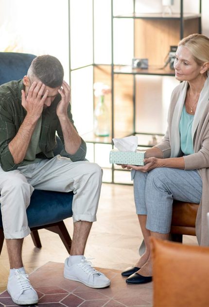 blonde-haired-psychoanalyst-listening-to-her-young-2023-11-27-05-30-06-5LNUVHA