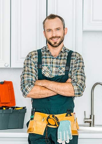 smiling-handsome-plumber-standing-with-crossed-arm-2024-11-17-07-42-33-Y99Z6GE